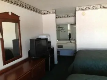 Heritage Inn Cleveland 7